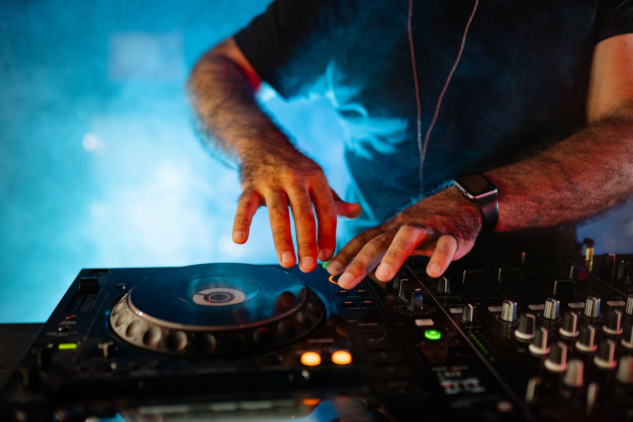 DJ controller and mixer